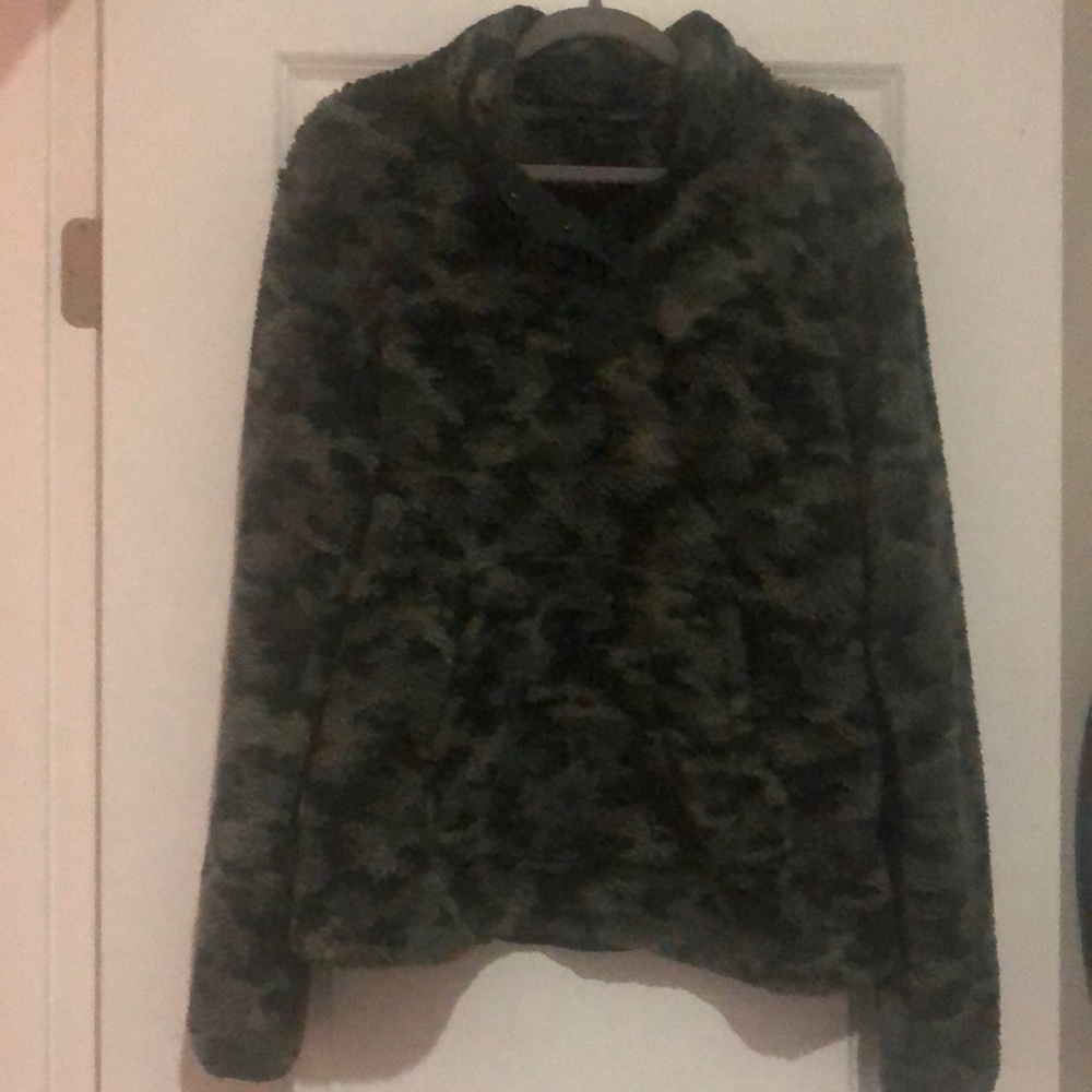 Eddie Bauer camo pullover
